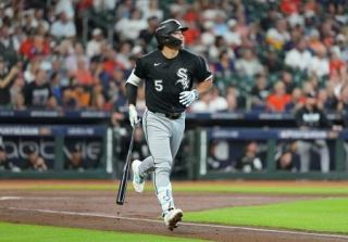 村上が先制犠飛、チーム先勝　ポストシーズン開幕、鈴木は４番