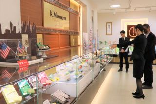 春夏向けの菓子３９０品　源吉兆庵、バイヤーらに紹介