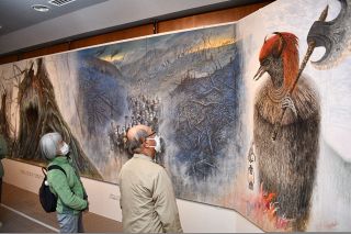 新見美術館の西田俊英展が会期終盤　大作「不死鳥」にファン続々