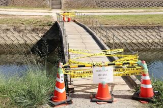 後楽園東の木橋通行止め　岡山市、橋脚が破損