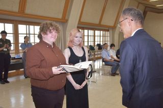 米・学生使節団 倉敷市役所表敬　高校生ら３人 ３０日まで滞在