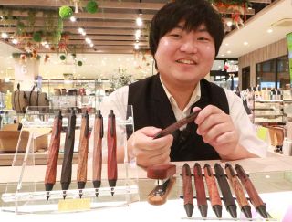 【新星☆駆ける！】うさぎや福山南店（福山市）で店舗販売を担う黒川快さん（２４）　文具の魅力伝わる売り場を