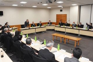 ＪＲ路線の利用促進策を意見交換　県内外９市町の議員連と真庭市長