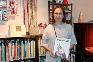 絵本愛あふれる店主のカフェ、３千冊ずらり　文化財の蔵で「大人も面白い」新潟・柏崎