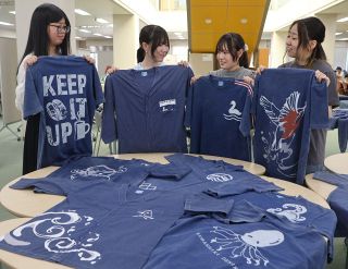 倉敷芸科大生４人がデザイン　Ｔシャツなど 小倉屋と協業