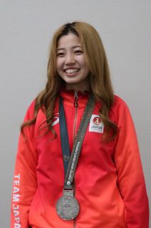 東京デフリンピック女子サッカー「銀」 シャルム下部組織出身の小森（就実大）と石岡（高梁日新高＝現方谷学舎高＝出）　充実感も「次は金を」