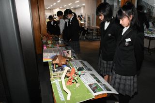 未来の公共施設デザイン　落合中生 ミニチュア模型展示