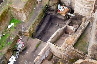 初代皇帝の巨大浴場跡か　古代ローマ時代のかま続々　東京大チームが発掘　イタリア南部