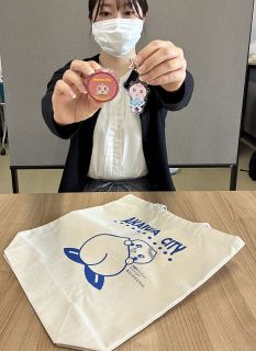 モモちゃんグッズ新たに３種類　赤磐市がバッグやキーホルダー