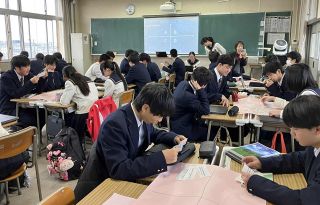 衆院選巡る情報 真偽見極めて　岡山南高新聞部生がリテラシー育む取り組み