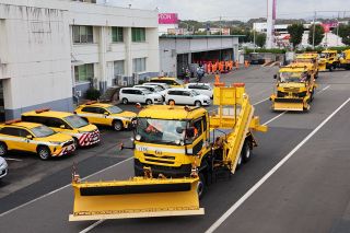 冬本番に備え 除雪作業の安全祈願　西日本高速津山で雪氷車出動式