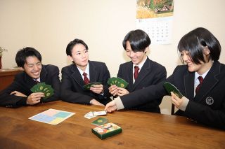 古文助動詞学ぶカードゲームできた　龍谷高生が開発