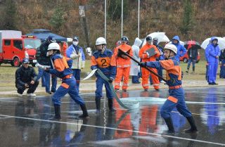 ポンプ車操法は蕃山 小型は三国Ｖ　備前市消防操法訓練大会