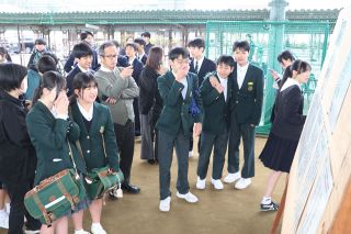 １万３９４人　念願の〝春〟　岡山県内公立高で合格発表