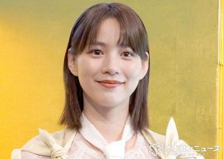 鈴木優香、布面積が少ない水着グラビア 美ボディ披露で『ヤング