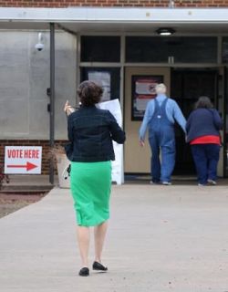 【米テキサス州の下院予備選】区割り変更、有権者困惑　関心低下、候補批判合戦も