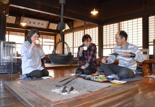 いろり囲み山の幸満喫 岡山・鏡野いっぷく亭 ４カ月ぶり再開