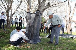 岡山県、外来カミキリ防除へ初講習会　赤磐で市町村職員ら生態や対策学ぶ