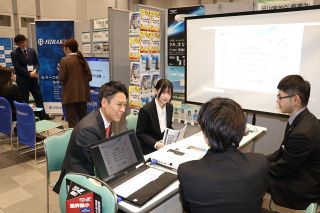 新卒採用３月１日説明会解禁　早期化定着、規模縮小も