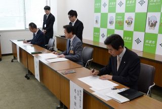 幸福度高める経営推進へ連携　井原市と会議所、商工会が協定