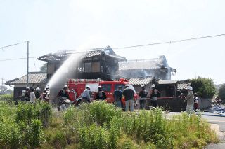 岡山で民家全焼　けが人なし