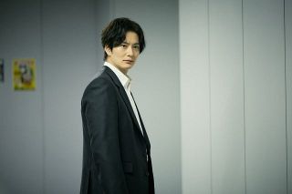 沢村一樹、妻と“ぶらり”初夏散歩へ 夫婦時間のオフショットに反響