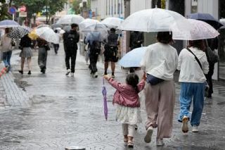 台風接近、列島大雨の恐れ　勢力維持し北上、暴風も