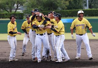 ソフトボールの岡山（成年男子）４年ぶり頂点　青森国民スポーツ大会　平林金属の単独チーム