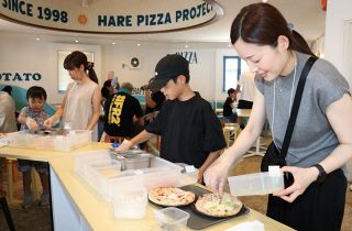 地元飲食店の出店続々 「食」の魅力に磨きかける　オリジナルピザ作り、県産食材のおにぎり、蜂蜜関連商品…　岡山市サウスヴィレッジ