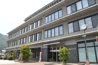 元職員懲戒免職取り消しで控訴　地裁判決不服で高梁市