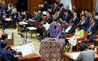 【衆院予算委】党首の直接対決、すれ違い　全閣僚が出席し、高市首相支援