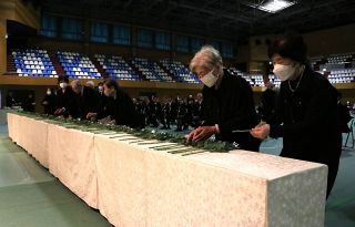津山で戦没者追悼式　遺族ら 平和の尊さ胸に刻む