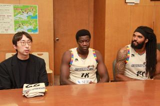 ３人制バスケ ホーム戦の活躍誓う　アテンプトオカヤマの選手ら市長表敬