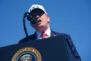 米政府調達でカナダ産製品除外へ　トランプ氏、高関税措置に対抗か