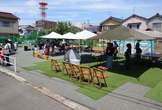 「カラコロ広場」で活性化　下駄イメージ　福山・松永駅前