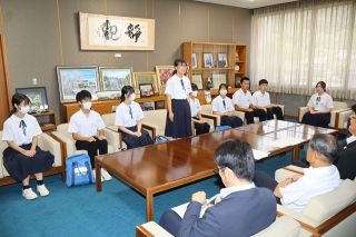 仁科博士の足跡たどる　派遣研修の里庄中生壮行式、「科学技術見学する」