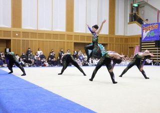 井原で新体操フェス 華麗な技披露　高校３冠井原高など ３００人魅了