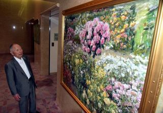 つなぐローズマインド（中）バラ画家 和田貢さん　公園描き続け半世紀