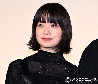 元乃木坂46の深川麻衣、8年ぶりアイドル歌唱＆ダンスに反響「最高すぎる」「現役アイドルのよう」