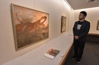 日本画×恐竜 福山で個展の水島さん 生命の力強さ表現 ２３日まで