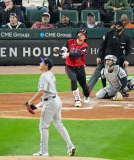 村上、菅野から３４、３５号　岡本は適時二塁打