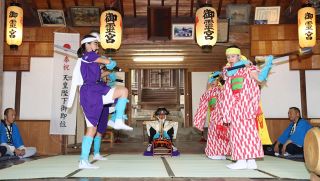 瀬戸内で伝統「太刀踊」奉納　地元児童 新衣装で斬り合い演じる