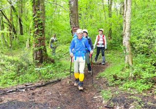 新緑鮮やか 夏山シーズン到来　真庭・蒜山三座で山開き