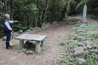 常山女軍の墓碑 何者かに倒される　中世山城跡の４４基 玉野署が捜査