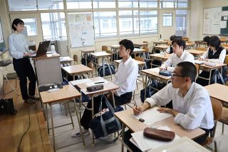 社会人が特別授業　津山高１年仕事の魅力学ぶ