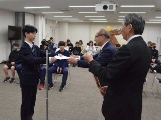 備前市文化・スポーツ表彰　スポーツ分野で児童生徒３０人に表彰状