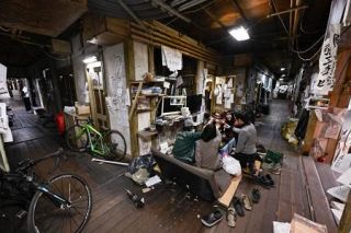 「誰が住むか」も自分たちだけで決めてきた　全会一致の自治が直面する「老朽化」だけでない問題とは　人の姿が消えた日本最古の学生寮、京大・吉田寮は岐路に