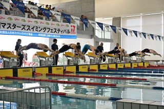 倉敷で全国マスターズ水泳 約６００人が参加 男子８０～８４歳２５㍍自で高田（真庭ＳＣ）が短水路日本新Ｖ