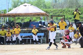 奈義スターキッズ初優勝　学童軟式野球 英田エンジ杯