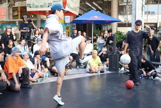 フリースタイルフットボール 倉敷で大会　４０人 アクロバティックな技で披露